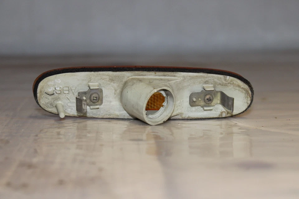 Luz intermitente guardabarros delantero derecho Mazda 626 1993-1997 Foto 2 de 3