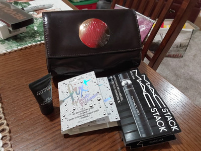 MAC COSMETICS MAGNETIC LOGO CLUTCH W/2 MINI MASCARA STACK/FIX+/PREP PRIME NEW