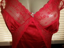 VINTAGE SLIP RED NYLON LOTS OF SHEER LACE FLOWER APPLIQUE SZ 32 USA