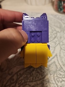 LEGO BRICKHEADZ Batgirl 41586 Pre- Built INCOMPLETE Missing Pieces SEE ALL IMAGE