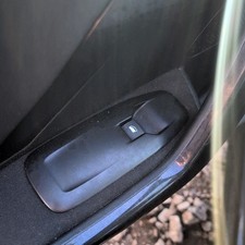 PEUGEOT 208 ACTIVE MK1 2015-2019 ELECTRIC WINDOW SWITCH FRONT LEFT 96751118MA