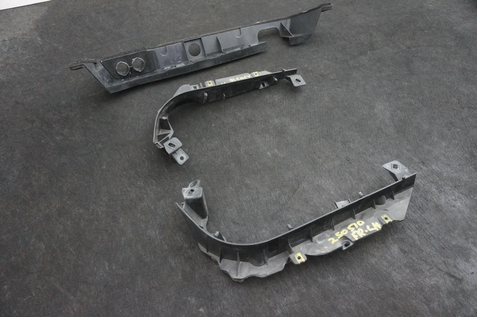 Juego de 3 molduras de montaje de soporte de capó delantero 97057241502 Porsche Panamera GTS 10-16 Foto 3 de 4