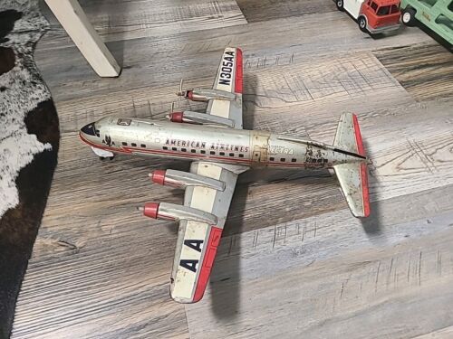 RARO AVIÓN LITOGRÁFICO DE HOJALATA AMERICAN AIRLINES DC-7 BUQUE INSIGNIA CAROLYN N305AA LINEMAR - Imagen 2 de 3
