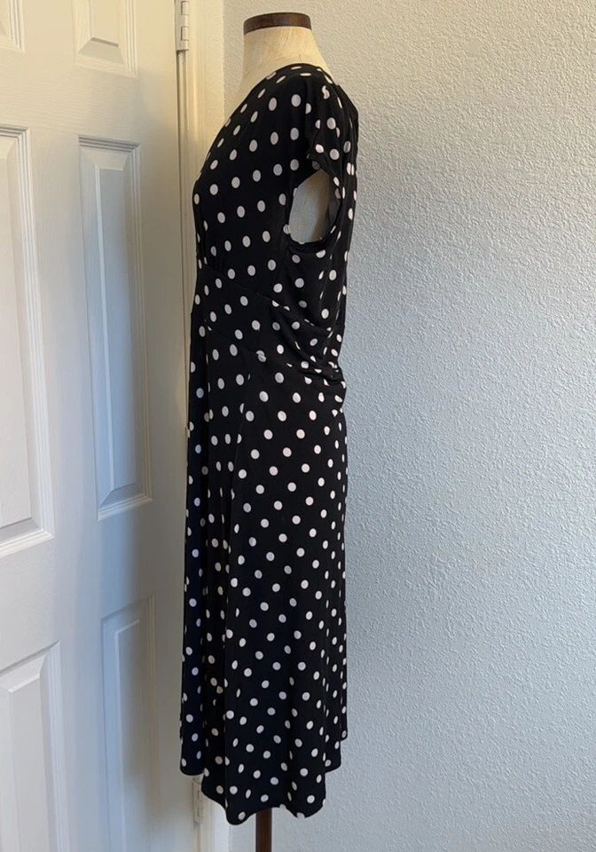 Vestido midi BCBG Paris Y2k envolvente sintético lunares talla M usado Foto 3 de 4