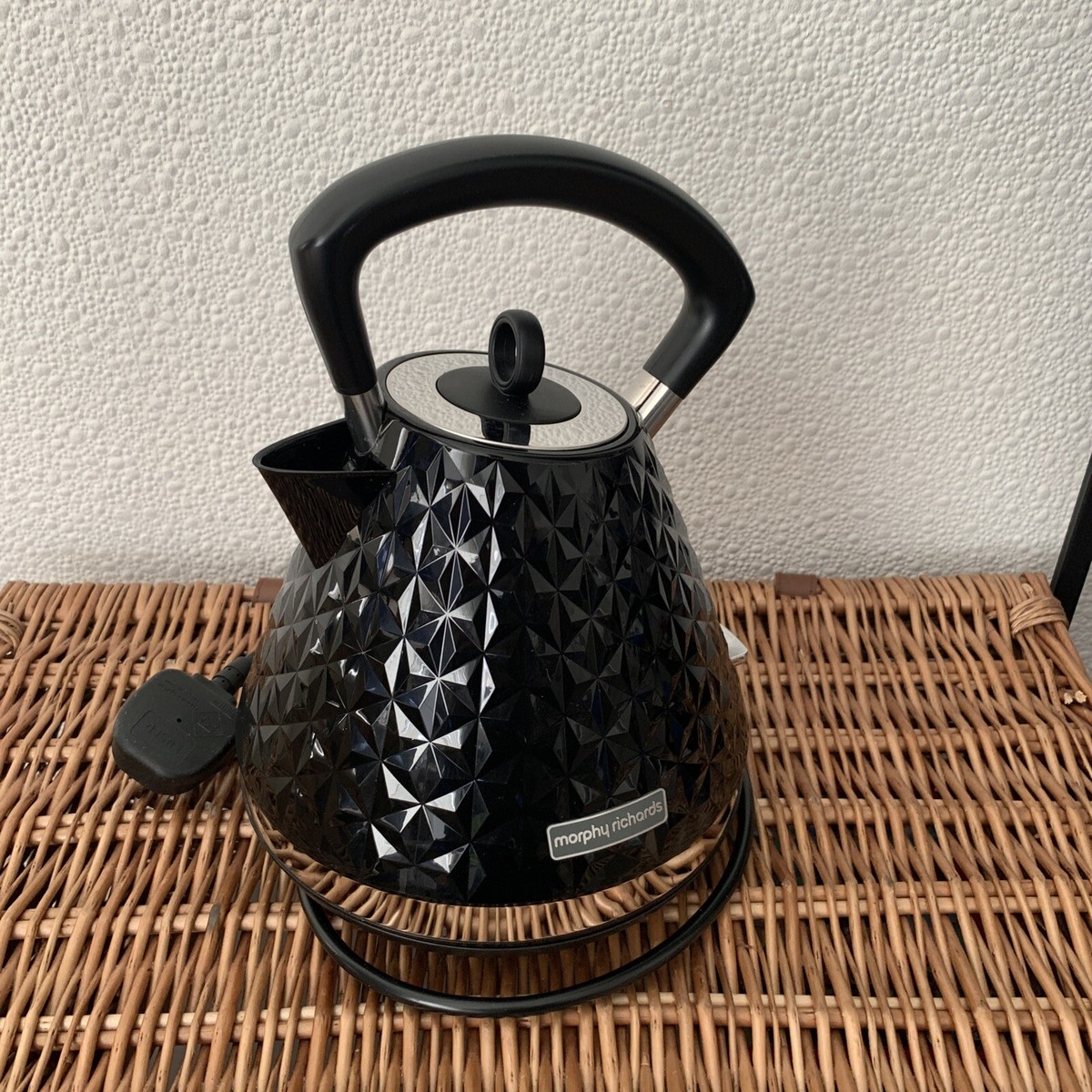 Morphy Richards Vector Pyramid Kettle 108131 Traditional Black