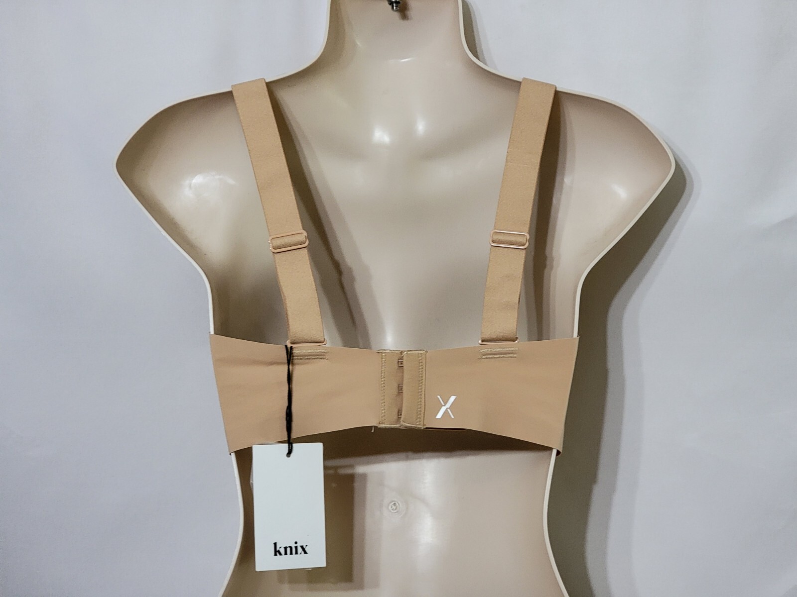 NWTS KNIX PADDED VNECK EVOLUTION BRA WITH REMOVABLE PADS SIZE 6 BEIGE