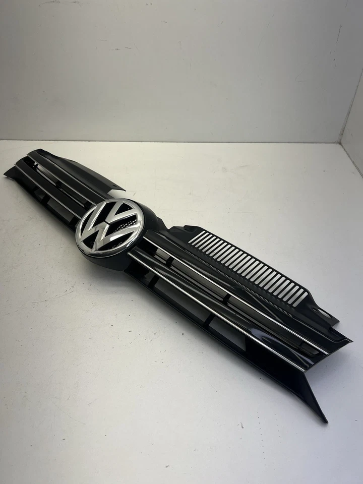 2010 Volkswagen  Jetta Sportwagen Golf Grill OEM. - Image 4 of 4