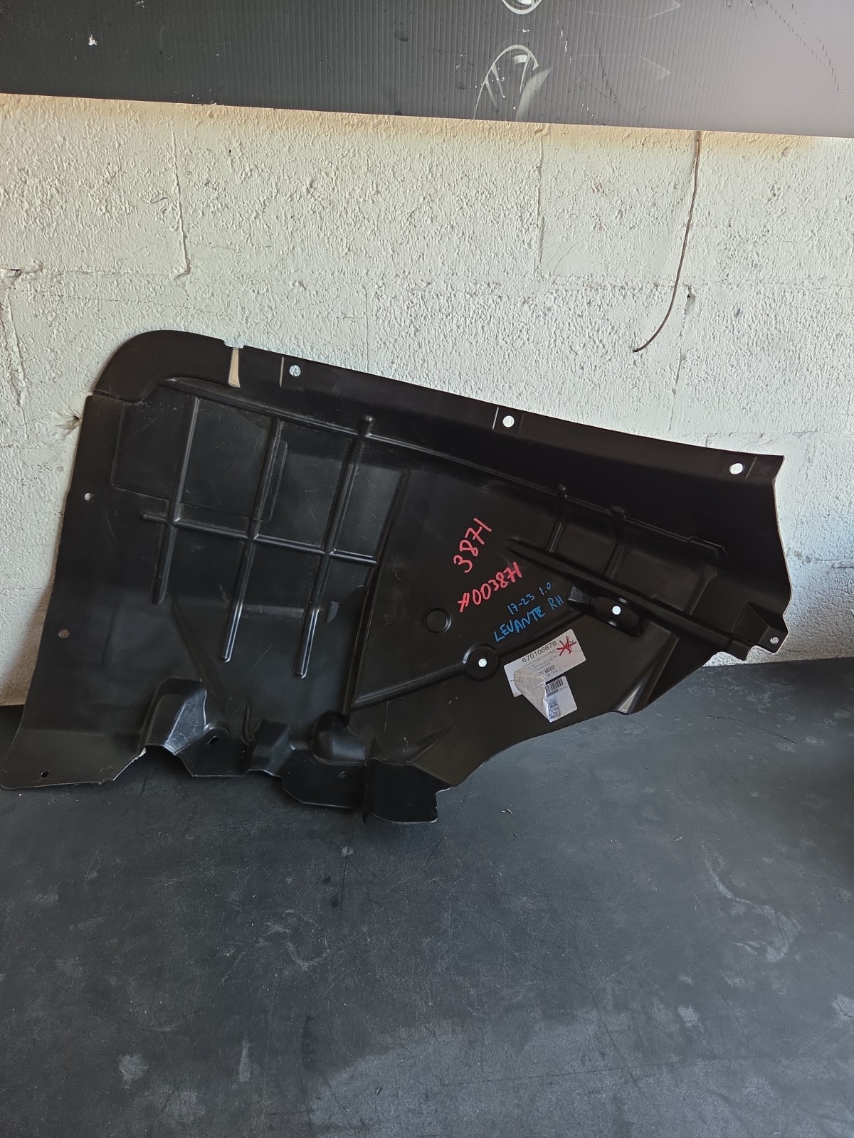 Maserati Levante 2017-2023 Front Right Fender liner