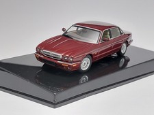 AUTOart 1/43 Jaguar XJ8 red (diecast model)