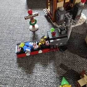 Lego Santa's Workshop 10245 RETIRED Complete 1/3 Manuals Christmas Elves Sleigh