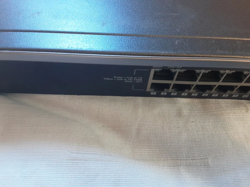 Netgear GSM7328S v2 ProSafe Gigabit L3 Managed Stackable Switch. .ref:CD_18 - Image 4 of 4