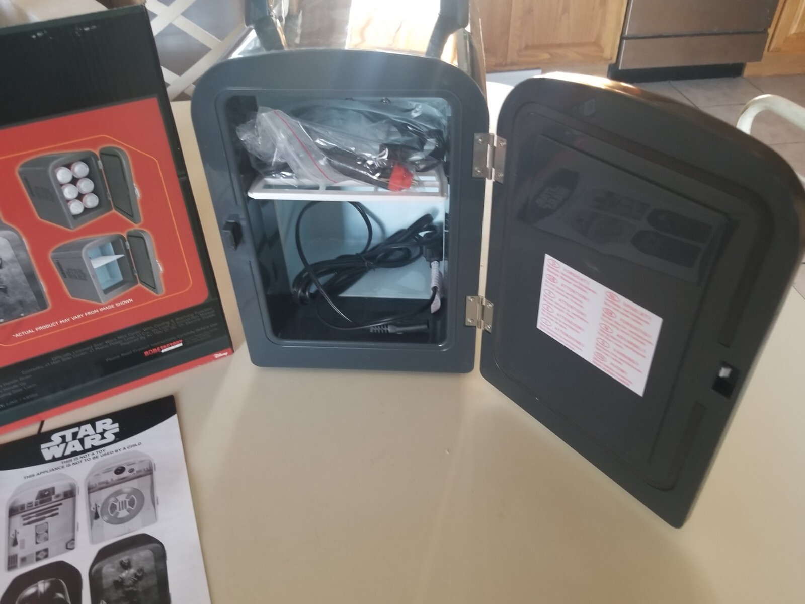 Star Wars Han Solo 4 Liter Thermoelectric Cooler Mini Fridge. Complete. NICE!