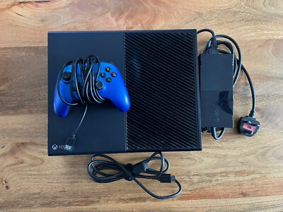 Microsoft Xbox One 500GB Schwarz Spielekonsole mit Kabelgebundenem Controller