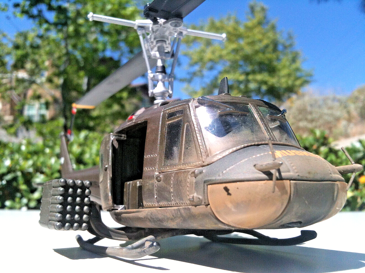 Corgi Bell UH-1C Huey Assault Helicopter US Army Hog Vietnam 1:48