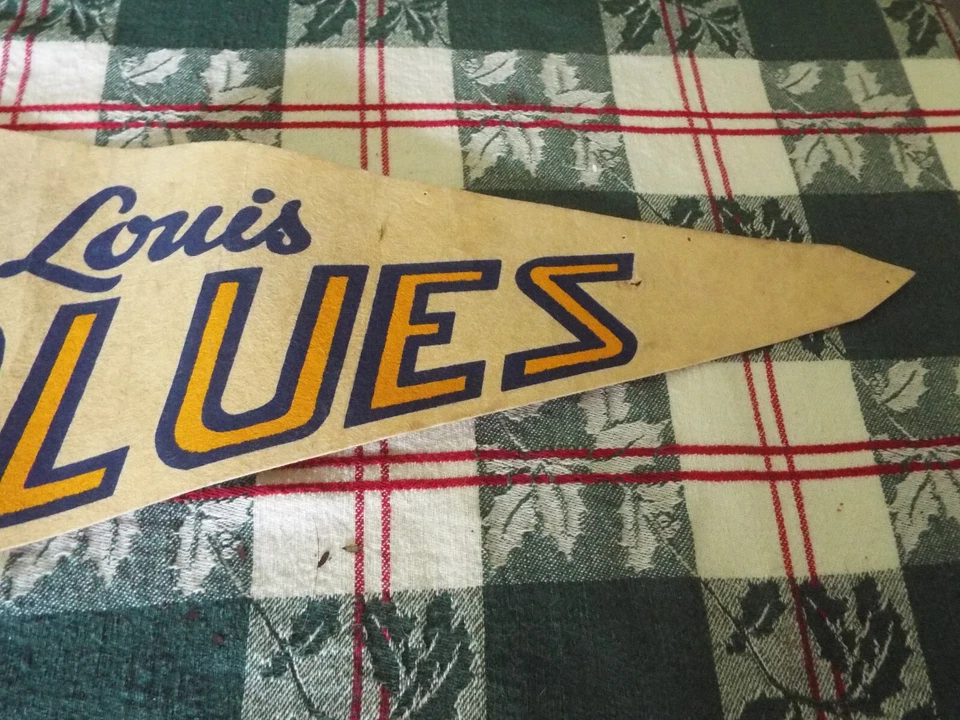 NHL St-Louis Blues Vintage 1970 Team Logo Hockey Pennant - Image 3 of 4