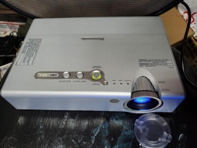 Panasonic PT-LB60U XGA LCD 3200 Lumens Projector + CARRYING CASE