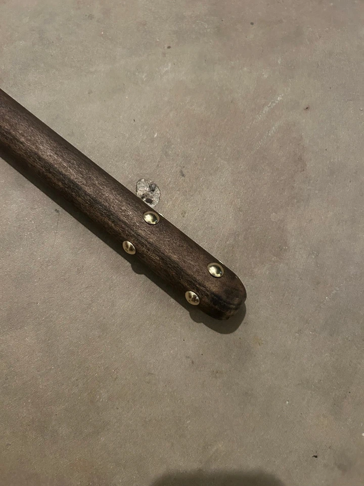 Король обезьян длинный посох - тополь с золотыми заклепками и золотой паракорд - 72" - Изображение 2 из 3