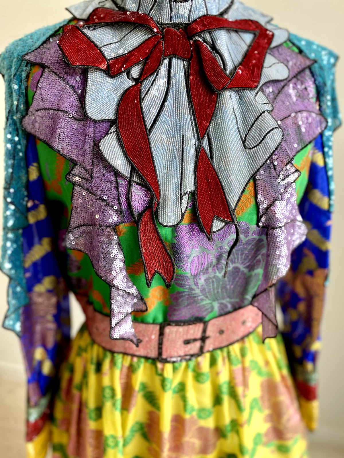 SUPERBE robe Gucci RUNWAY neuve avec étiquette rare très embellie manches longues maxi