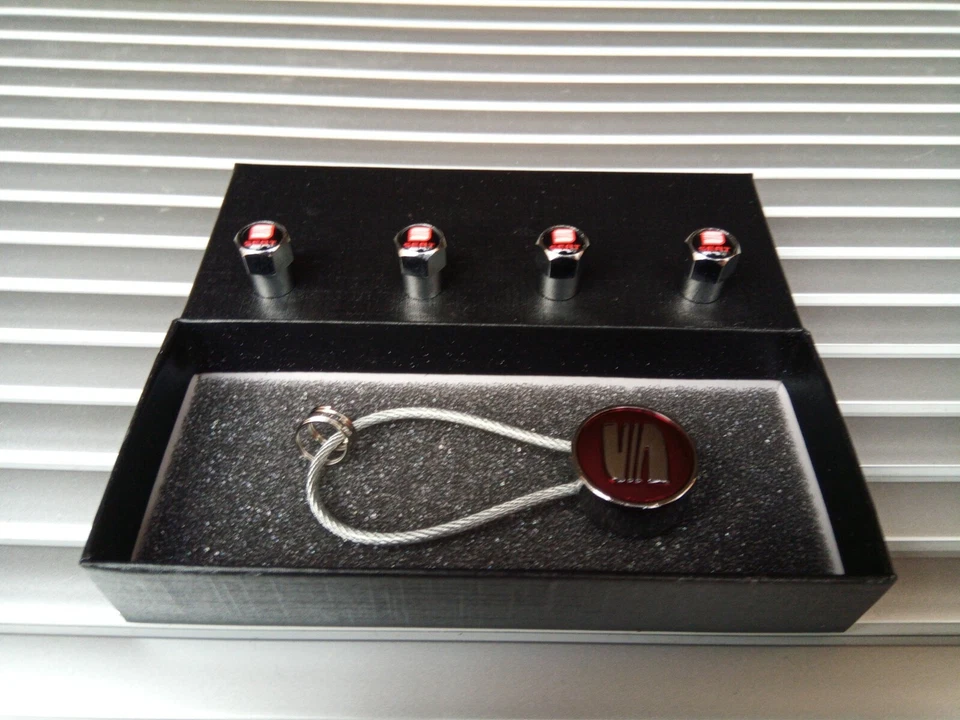SEAT RED Chrome  Metal keyring key chain Key ring fob Gift box Set - Image 3 of 3