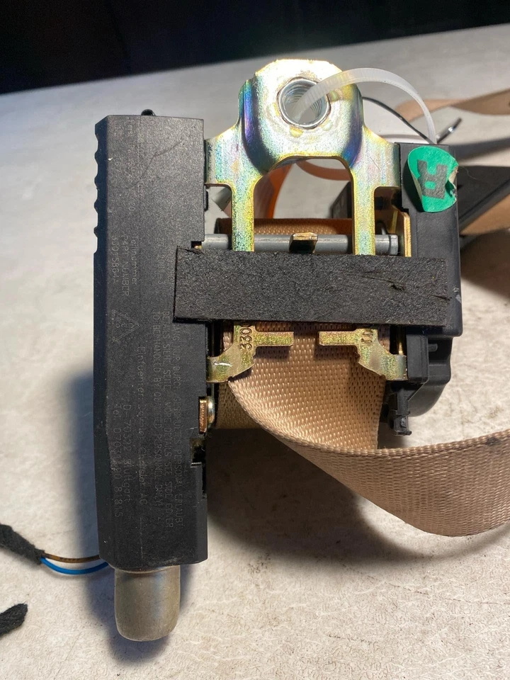 Mercedes Benz ML320 2000-2005 asiento delantero regazo y cinturón de hombro lado del pasajero derecho Foto 4 de 4