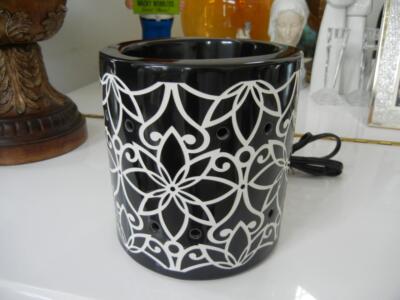 EUC YANKEE CANDLE SCENTERPIECE LARGE BLACK FLORAL EASY MELTCUP WARMER AUTO TIMER