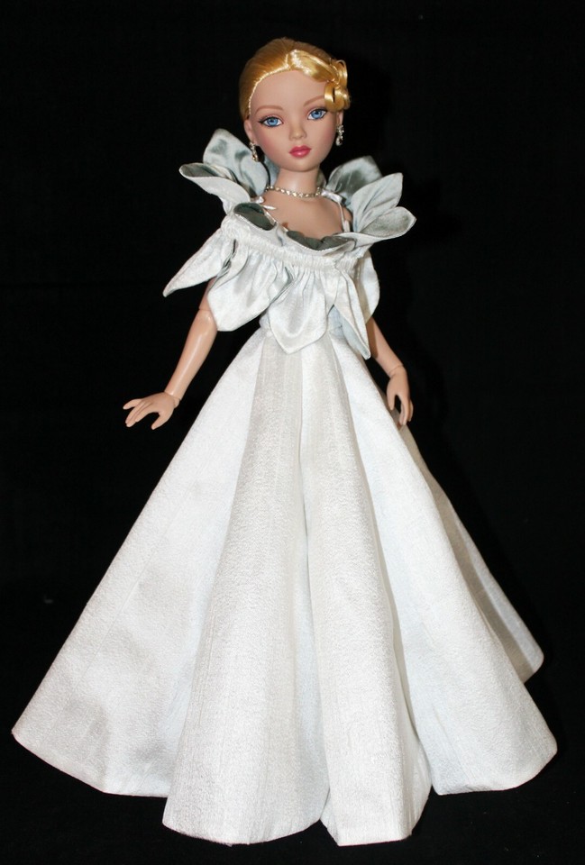 Patron De Couture Pour Vêtements De Poupée 16" - Compatible Ellowyne Wilde Et Tonner - Designs By Jude