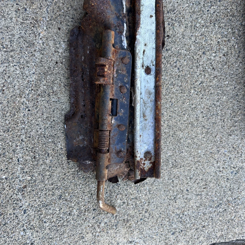 1966 PORSCHE 911/912 PASSENGER SEAT SLIDING TRACK - Image 2 of 4