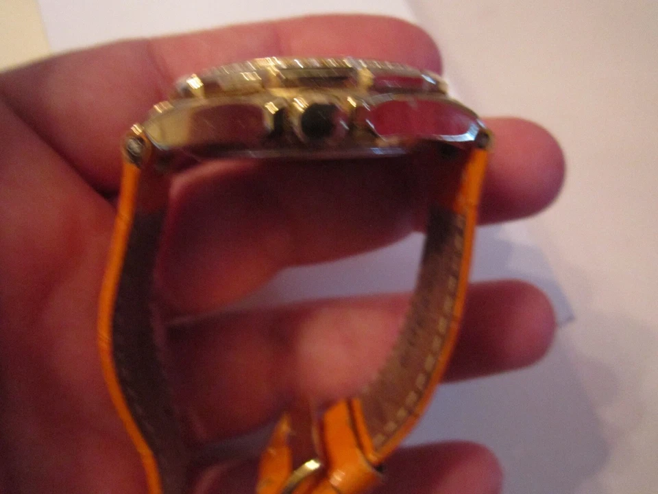 RELOJ GUESS CRONÓGRAFO CON BISEL DE CRISTAL - U12564L4 - CUERO NARANJA - BBA-28 Foto 4 de 4