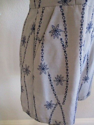 NUEVO CON ETIQUETAS BCBGENERATION TAMAÑO BCBGENERATION BORDADO AZUL MARINO BORDADO $98. - Imagen 6 de 11