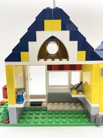 LEGO Creator 31035 Beach Hut  3-in-1 (Retired set) (Incomplete)