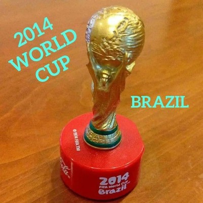 CocaCola 2014 FIFA World Cup Trophy Neuheit Uhr Gold/Rot mit Alarm