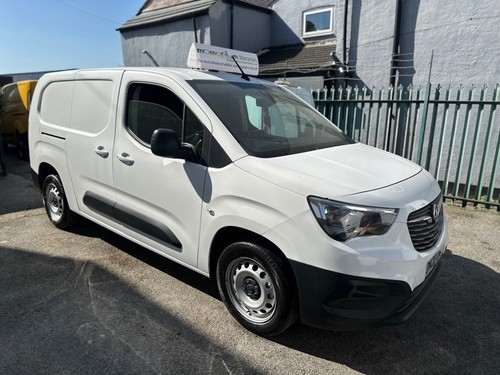 2020-20 Vauxhall Combo Edition LWB L2, AUTOMATIC, 130 BHP, FSH, HUGE SPEC, - Picture 4 of 12