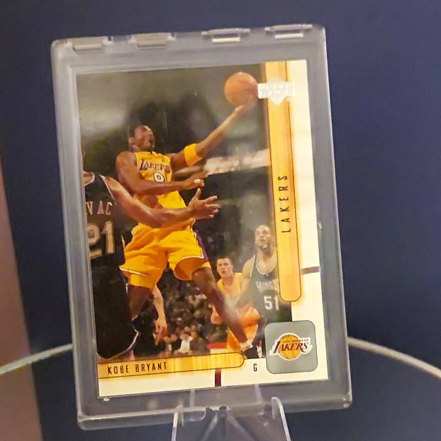 Upper Deck Base Set Kobe Bryant Los Angeles Lakers #74 NBA Basketball Card