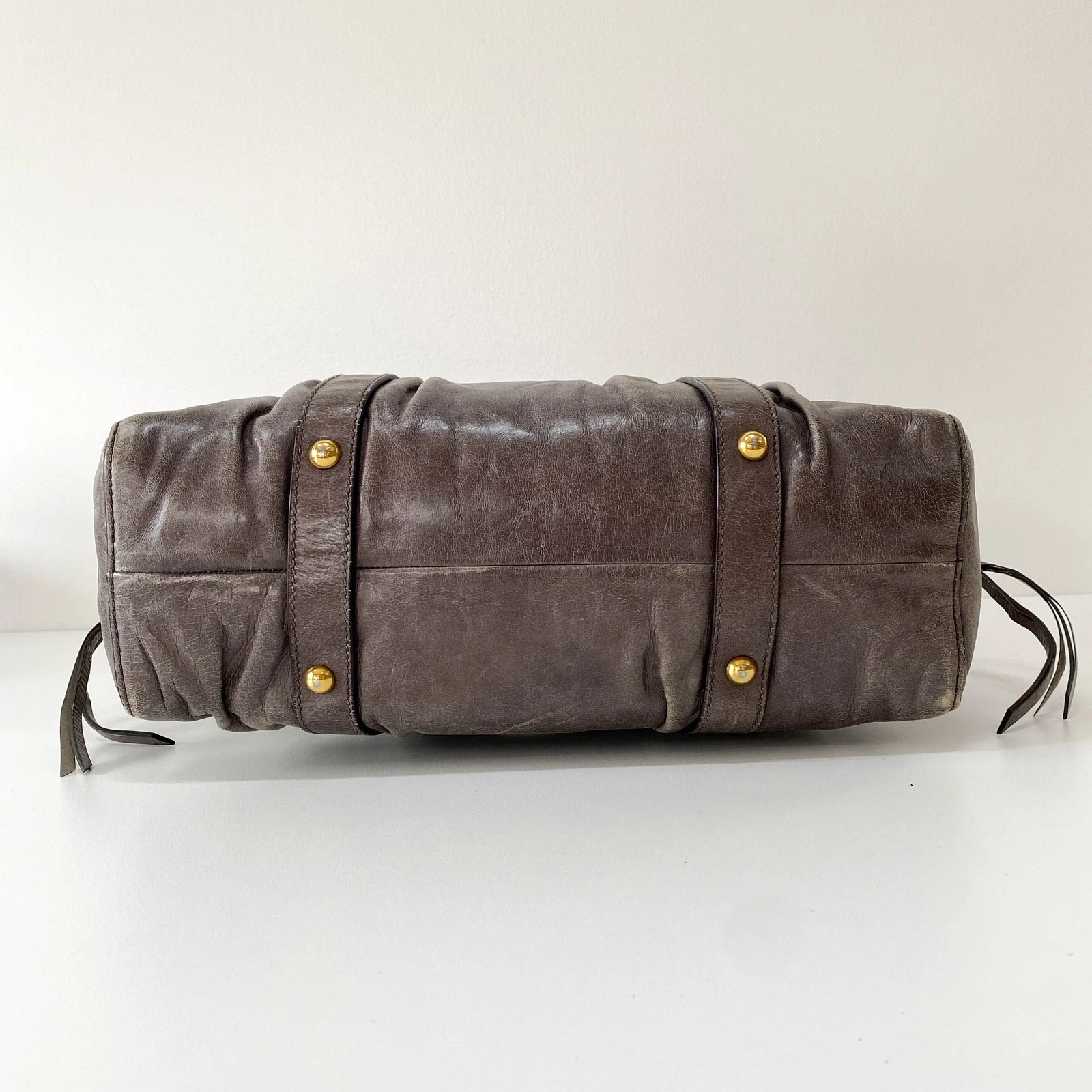 Borsa a tracolla manico in pelle grigia MIU MIU Vitello Bauletto