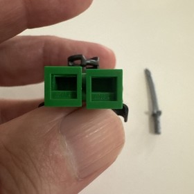 LEGO Green Ninja Ninjago Lloyd ZX Minifigure with 2 Swords 9450