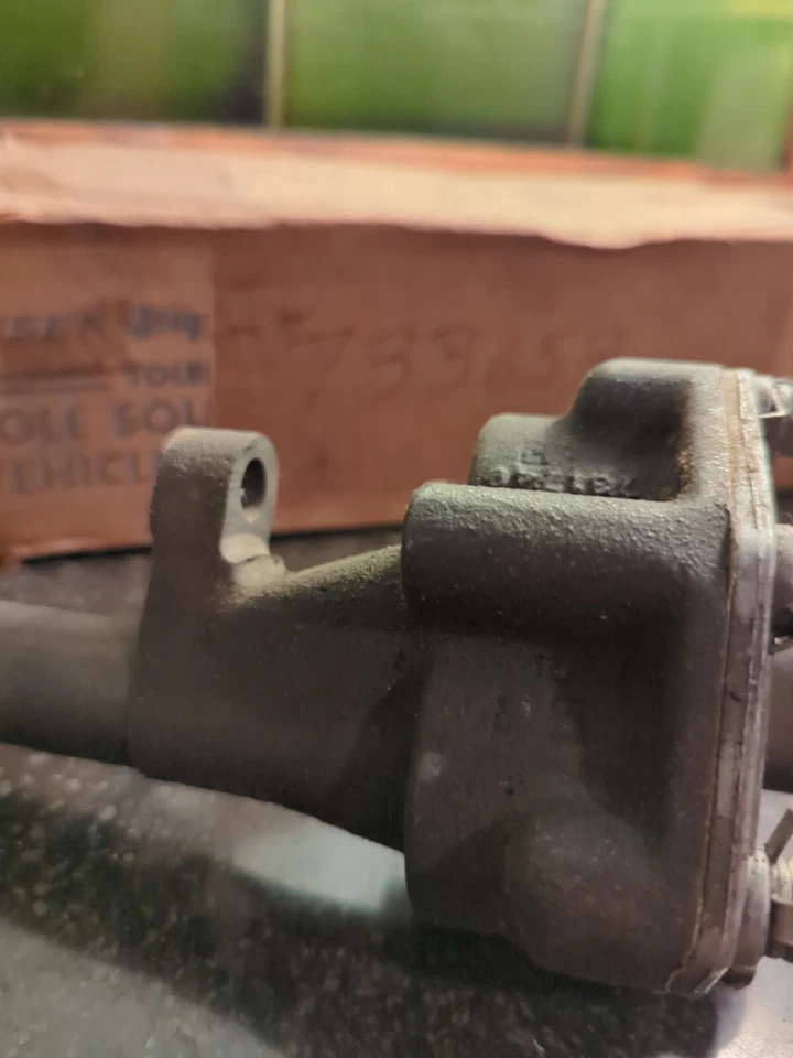 Bomba de aceite de repuesto Kaiser M-27B Stock para modelos Jeep 57-65 seleccionados NOS Foto 3 de 4