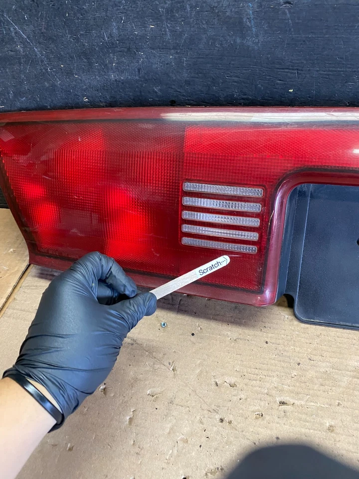 Оригинальный центральный задний фонарь на крышку багажника Buick Regal 1997–2004 годов выпуска S1514 DG - Изображение 4 из 4