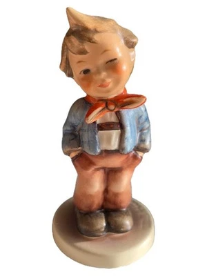 Goebel Hummel Figurine Garçon Clignant des Yeux Porcelaine 10 cm - Photo 1/4