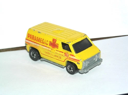 Vintage Hot Wheels Blackwall Super Van Ambulance **YELLOW LIGHT SPECIAL**
