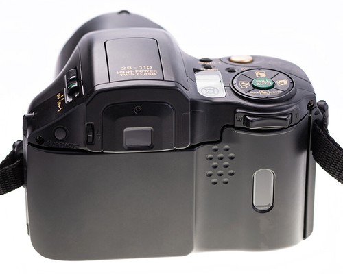 Olympus IS-100S 28-110mm / Analoge 35mm SLR Bridgekamera Getestet ( 1165 ) - Bild 4 von 7