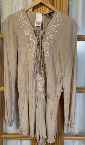 F21 Women’s Romper Sz M Beige Rayon Floral Embroidery Long Sleeves Ruffle Accent