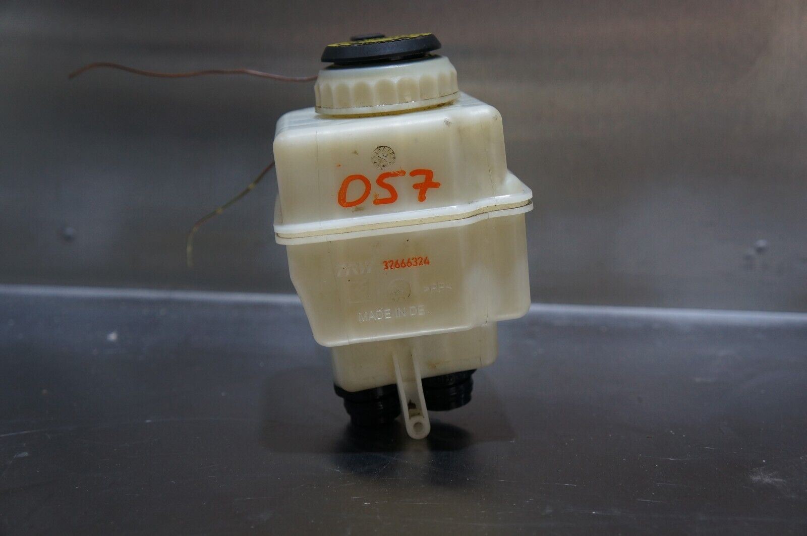 20092015 bmw 760i 750li 740li f01 f02 brake fluid tank reservoir