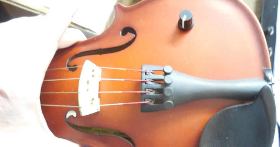 Silver Creek Model SC3EL-AB 4/4 Full Size Electric Violin with Case - Anno 2006 - Image 3 of 4