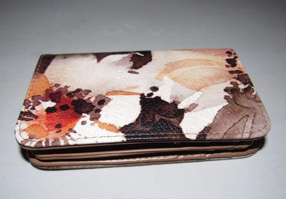 CARTERA BUXTON MARRÓN RÚSTICA BOTÁNICA PINTADA FLORAL IMITACIÓN CUERO A PRESIÓN Foto 2 de 4