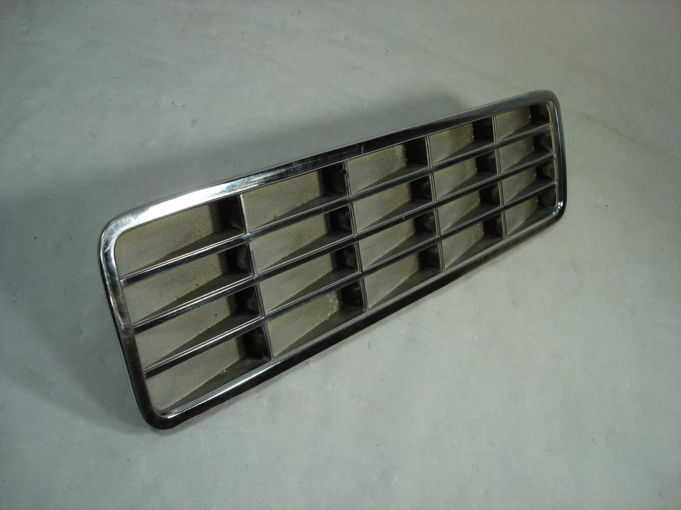 Mercury Marauder Monterey Park Lane 1966 guardabarros derecho moldura de persiana Foto 3 de 4