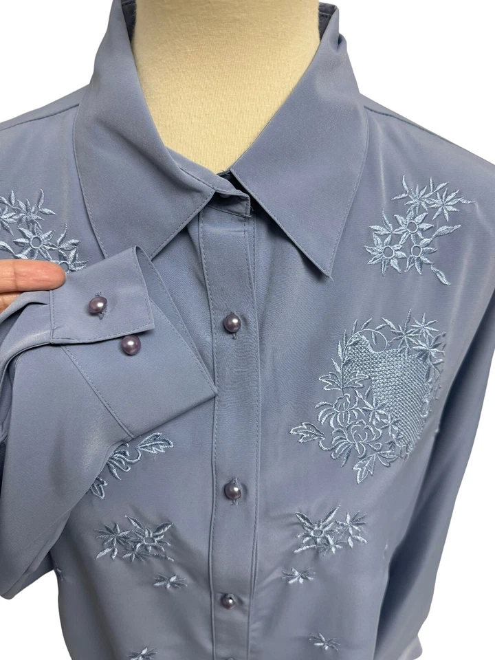 Женская блузка с длинным рукавом Joanna светло-голубой воротник вышивка размер L - Изображение 2 из 4