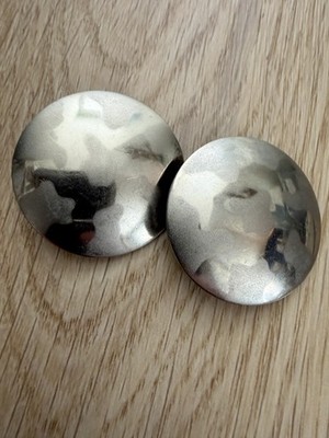 Vintage große runde Kuppelscheibe Silber Platte Ohrringe Tarnmuster EUC