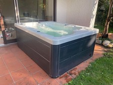 Outdoor Whirlpool mit Treppe LED Düsen Pool mit Heizung Spa Massage Aussenpool