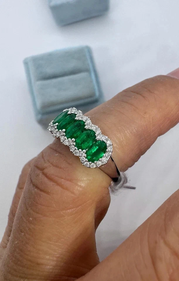 Anel de noivado de ouro branco 14k com diamante de corte oval 2,50 ct esmeralda e laboratório criado FN - Imagem 3 de 4