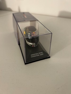 MINICHAMPS 1:8 Helm Sebastian Vettel Silverstone 2009